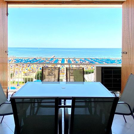 Fronte Mare Stupenda Terrazza Piramide Jesolo Lido Carraro Immobiliare - Family Apartments Exteriér fotografie