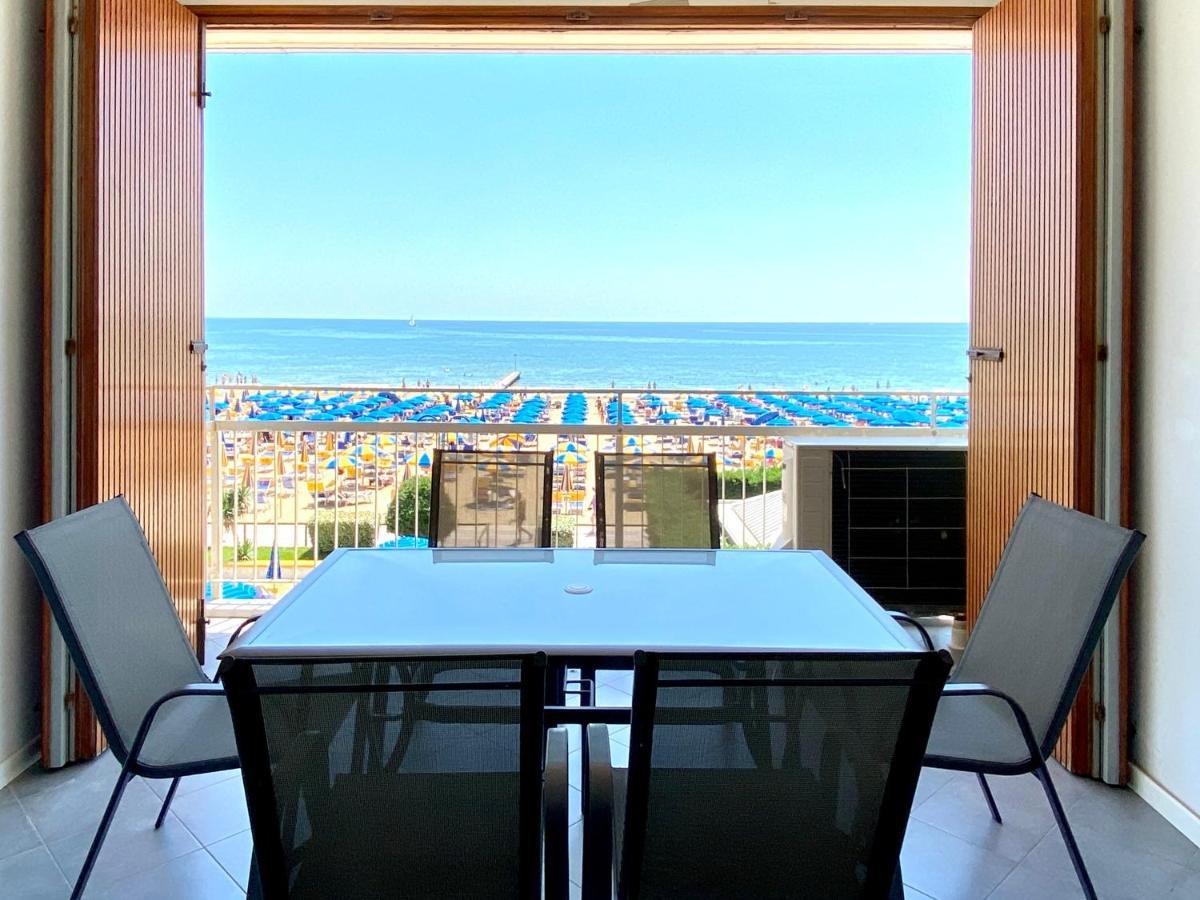 Fronte Mare Stupenda Terrazza Piramide Jesolo Lido Carraro Immobiliare - Family Apartments Exteriér fotografie